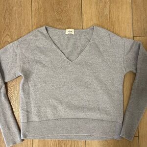 Wilfred Light Gray V-Neck Sweater